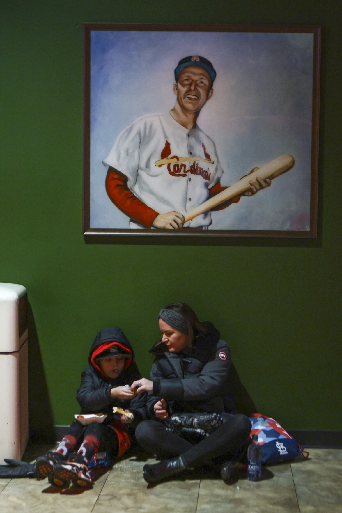 Cardinals fans brave cold for Winter Warm-Up
